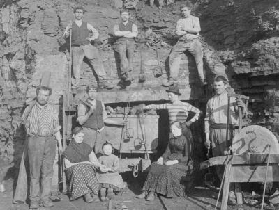 LES FEMMES ET LES ENFANTS DANS LA MINE